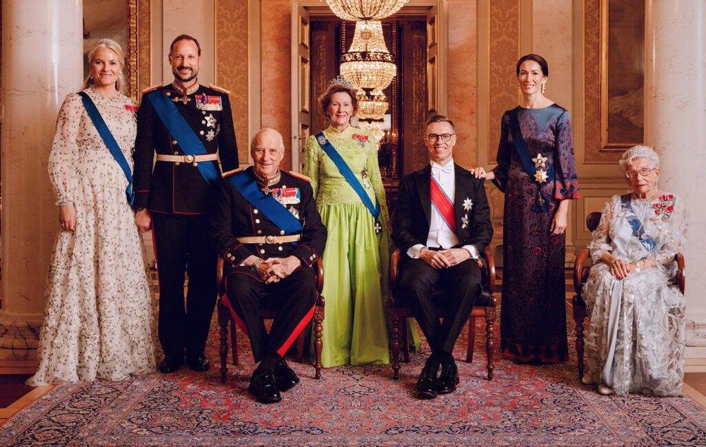 El rey Harald y la reina Sonja ofrecen una cena de gala para el presidente de Finlandia 8 1024x649 - Cena de gala en el Palacio Real de Oslo en honor al presidente de Finlandia