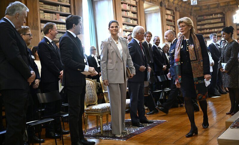 El rey y la princesa heredera de Suecia asisten al Foro Mundial sobre la Infancia 2024 03 - El rey Carlos Gustavo y la princesa heredera de Suecia asisten al Foro Mundial sobre la Infancia 2024