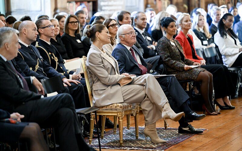 El rey y la princesa heredera de Suecia asisten al Foro Mundial sobre la Infancia 2024 04 - El rey Carlos Gustavo y la princesa heredera de Suecia asisten al Foro Mundial sobre la Infancia 2024