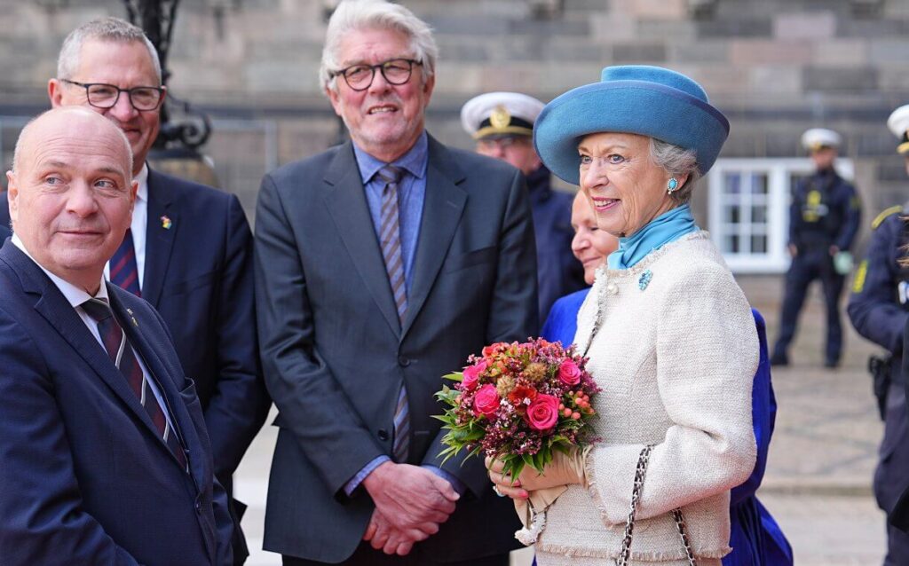 El rey y la reina daneses 2 1024x638 - Los Reyes de Dinamarca asisten a la inauguración del año laboral 2024 del Folketing