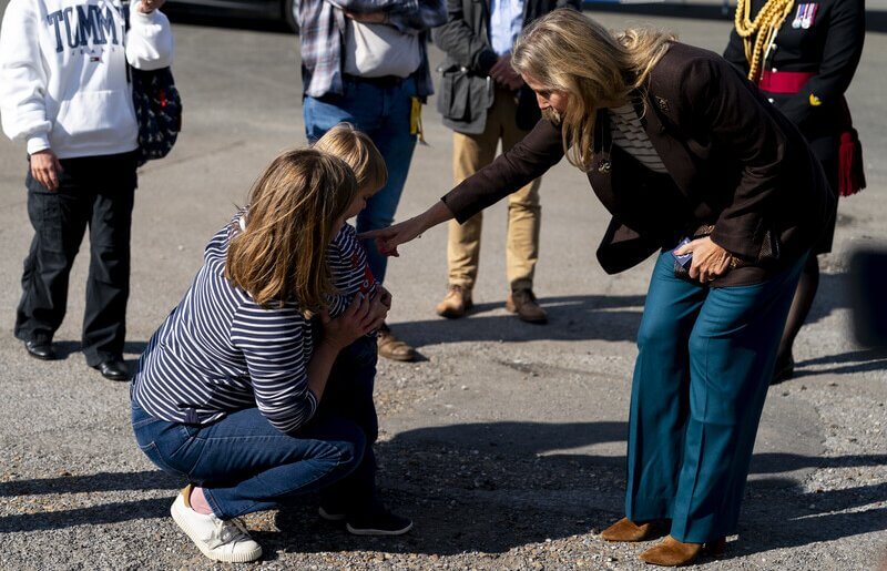 La Duquesa de Edimburgo Visita el Brooklands Motor Museum en Surrey para Promover la Participacion de Mujeres Jovenes en STEM 3 - La Duquesa de Edimburgo Visita el Brooklands Motor Museum en Surrey para Promover la Participación de Mujeres Jóvenes en STEM