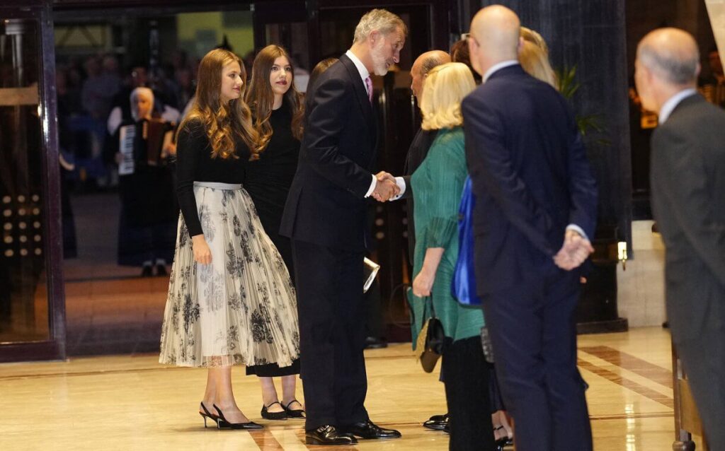 La Familia Real Espanola acude al concierto de los Premios Princesa de Asturias 2024 04 1024x638 - La Familia Real Española acude al Concierto de los Premios Princesa de Asturias 2024