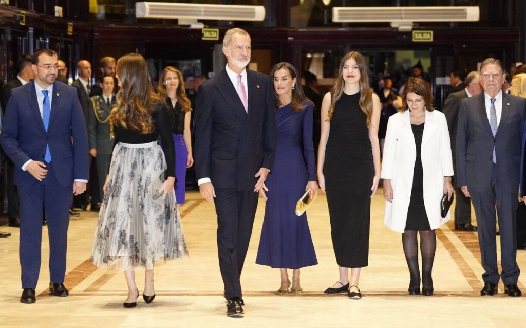 La Familia Real Espanola acude al concierto de los Premios Princesa de Asturias 2024 05 1024x638 - La Familia Real Española acude al Concierto de los Premios Princesa de Asturias 2024