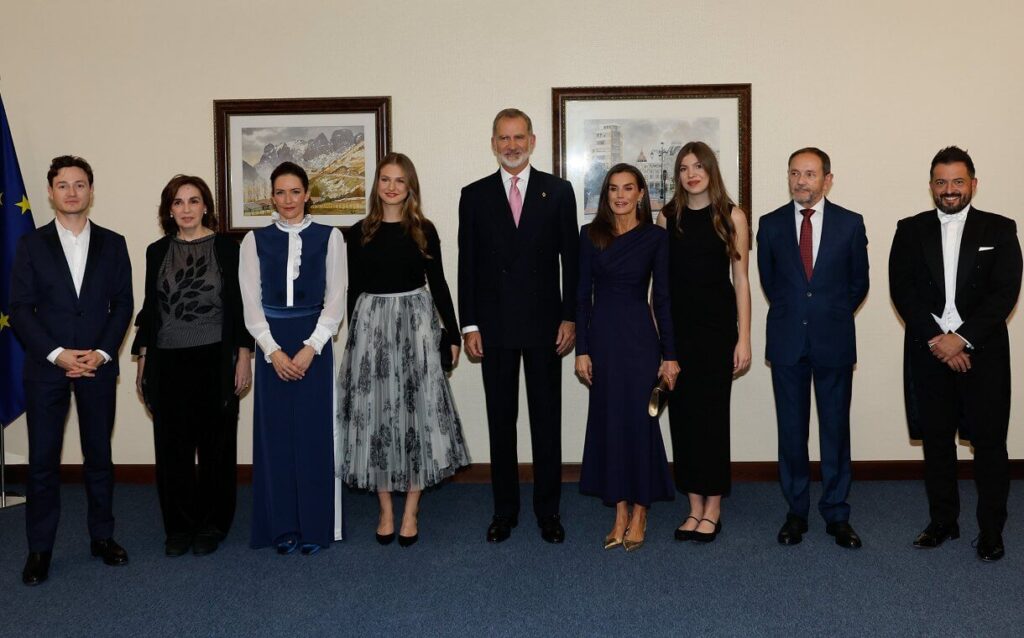 La Familia Real Espanola acude al concierto de los Premios Princesa de Asturias 2024 09 1024x638 - La Familia Real Española acude al Concierto de los Premios Princesa de Asturias 2024