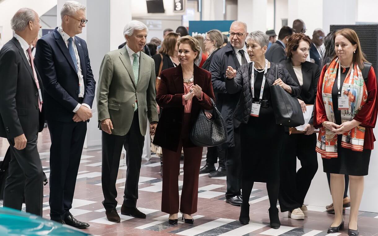 La Gran Duquesa María Teresa en el Congreso de la UIA en París