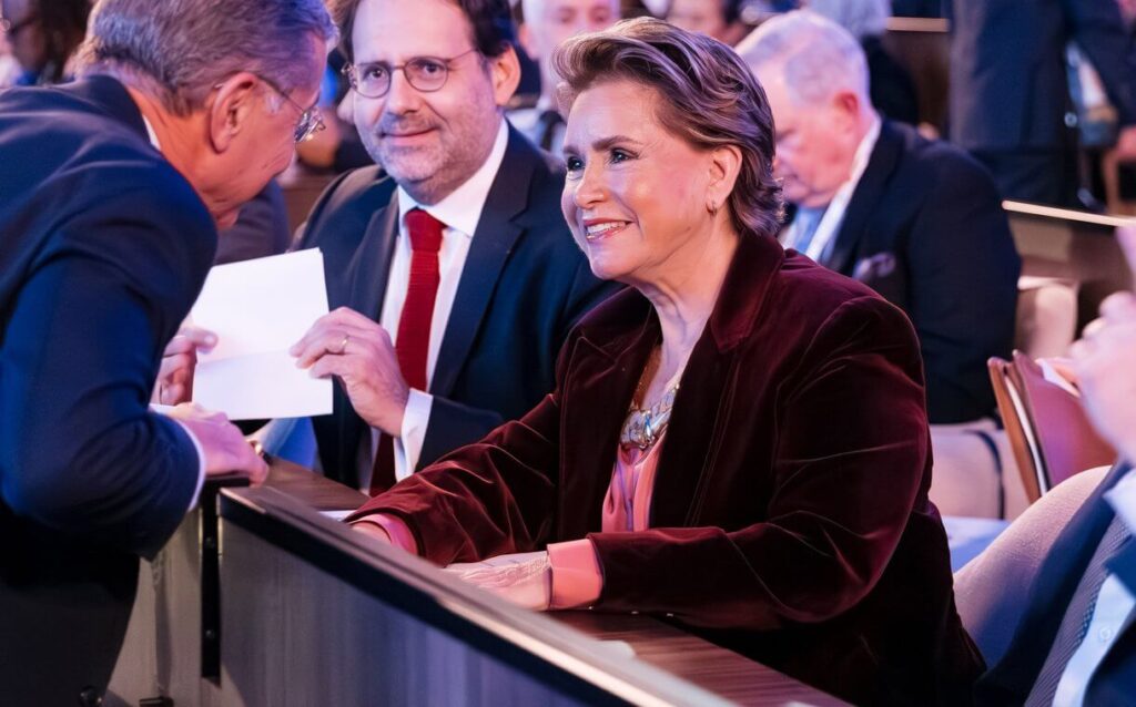 La Gran Duquesa Maria Teresa asiste al 68o Congreso de la UIA en Paris 06 1024x638 - La Gran Duquesa María Teresa en el Congreso de la UIA en París