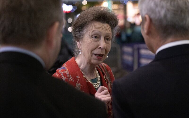 La Princesa Ana de Inglaterra visita el OVO Arena de Wembley en Londres 4 - La Princesa Ana de Inglaterra asiste a la inauguración de la gira de la Escuela Española de Equitación en el OVO Arena de Wembley, Londres