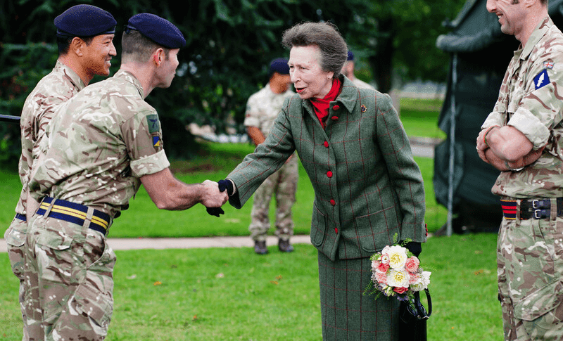 La Princesa Ana de Inglaterra visita el cuartel de Imjin en Gloucestershire