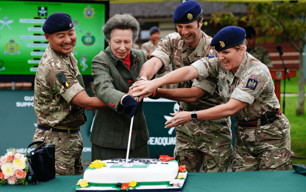 La Princesa Ana de Inglaterra visita el cuartel de Imjin en Gloucestershire 6 1024x642 - La Princesa Ana de Inglaterra visita el cuartel de Imjin en Gloucestershire