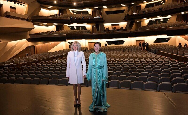 La Princesa Lalla Hasna y Brigitte Macron visitan el Gran Teatro de Rabat 03 - La Princesa Lalla Hasna y Brigitte Macron visitan el Gran Teatro de Rabat