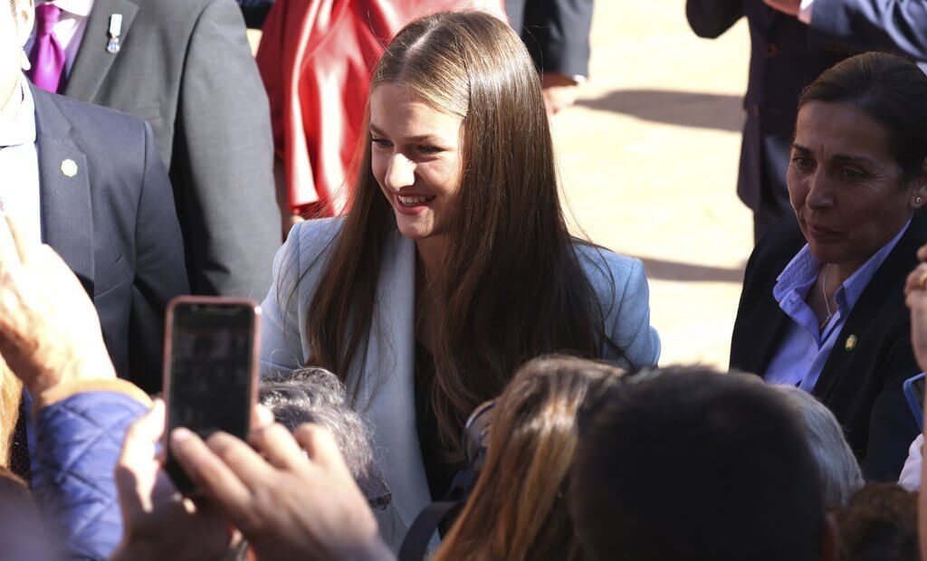 La Princesa Leonor recibe el titulo de Alcaldesa Honoraria de Oviedo 02 - La Princesa Leonor recibe el título de Alcaldesa Honoraria de Oviedo en una emotiva ceremonia