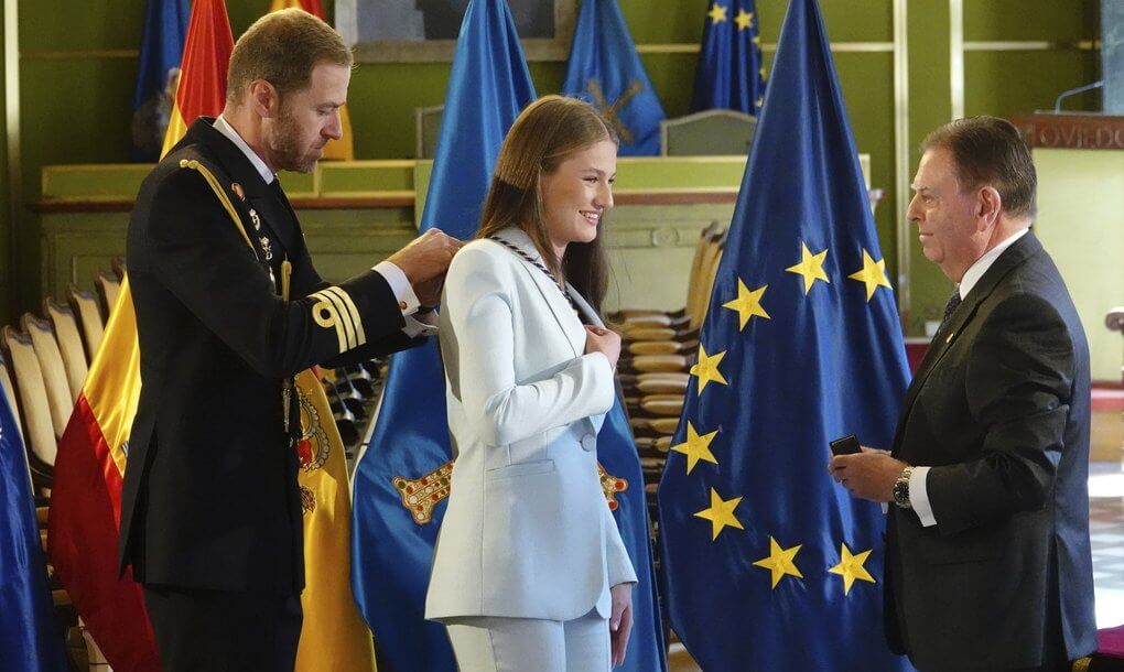 La Princesa Leonor recibe el titulo de Alcaldesa Honoraria de Oviedo 09 - La Princesa Leonor recibe el título de Alcaldesa Honoraria de Oviedo en una emotiva ceremonia