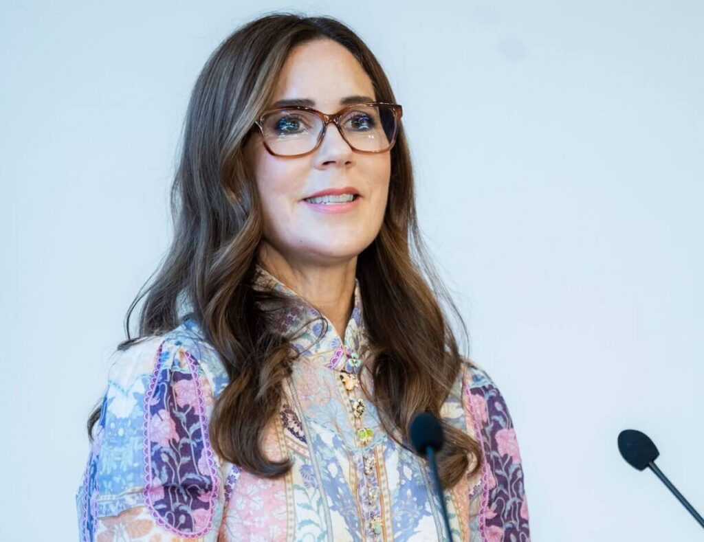 La Reina Maria participa en la presentacion del Sello de Navidad 2024 05 1024x789 - La Reina María participa en la presentación del Sello de Navidad 2024