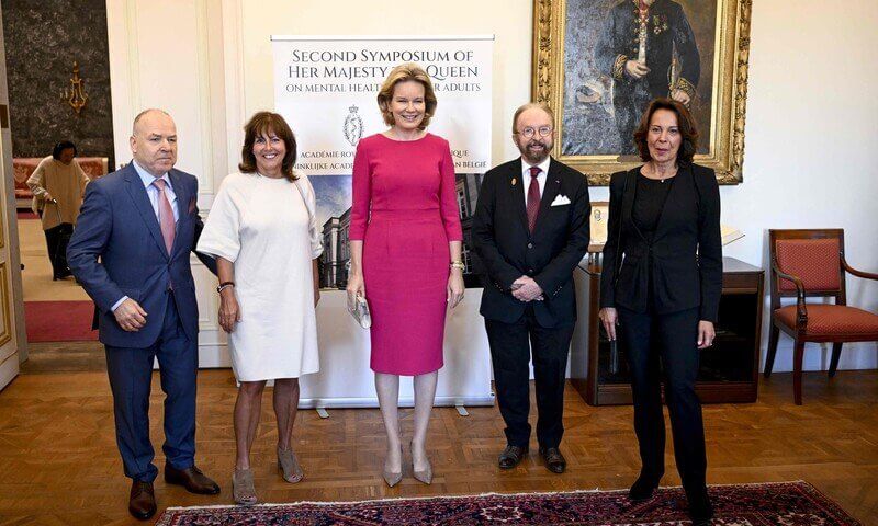 La Reina Matilde participa en el Segundo Simposio de la ARMB en el Palacio de la Academia 2 - La Reina Matilde participa en el Segundo Simposio de la ARMB en el Palacio de la Academia