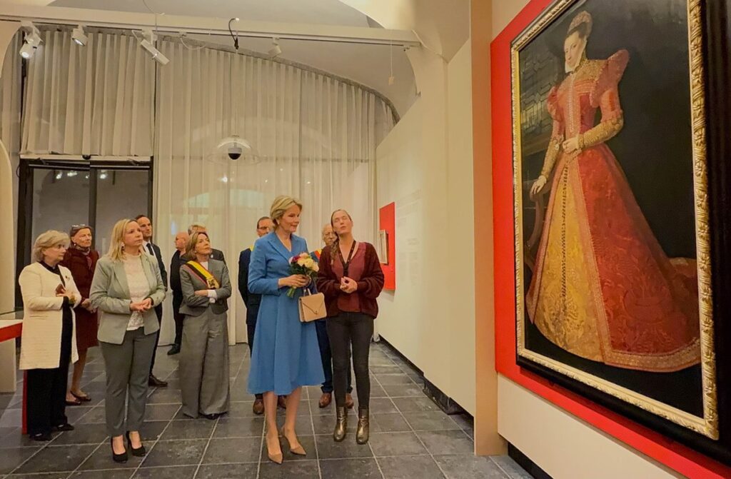 La Reina Matilde visita la exposicion dedicada a Margarita de Parma en el Museo MOU 6 1024x671 - La Reina Matilde visita la exposición dedicada a Margarita de Parma en el Museo MOU