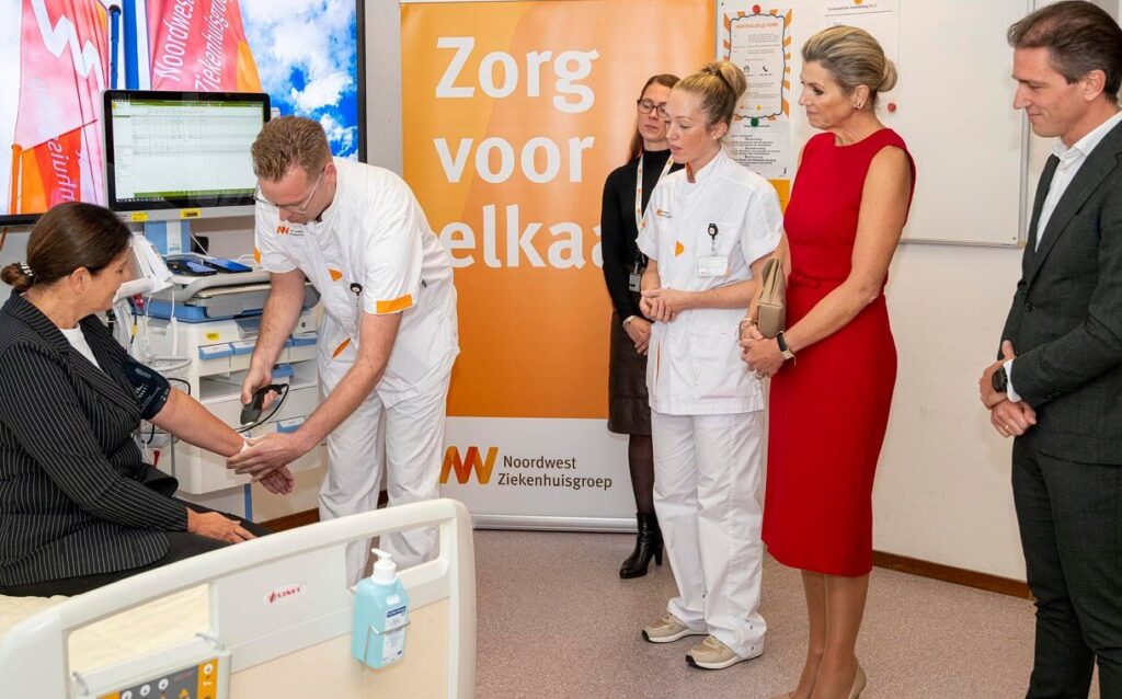 La Reina Maxima visita el grupo hospitalario Noordwest en Alkmaar 5 1024x638 - La Reina Máxima visita el Noordwest Hospital Group en Alkmaar