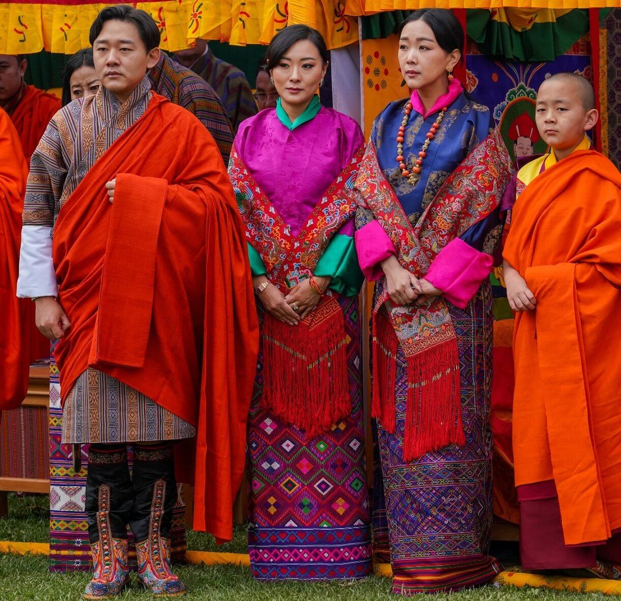 La Reina Jetsun Pema Encabeza la Reapertura del Palacio Wangduechhoeling