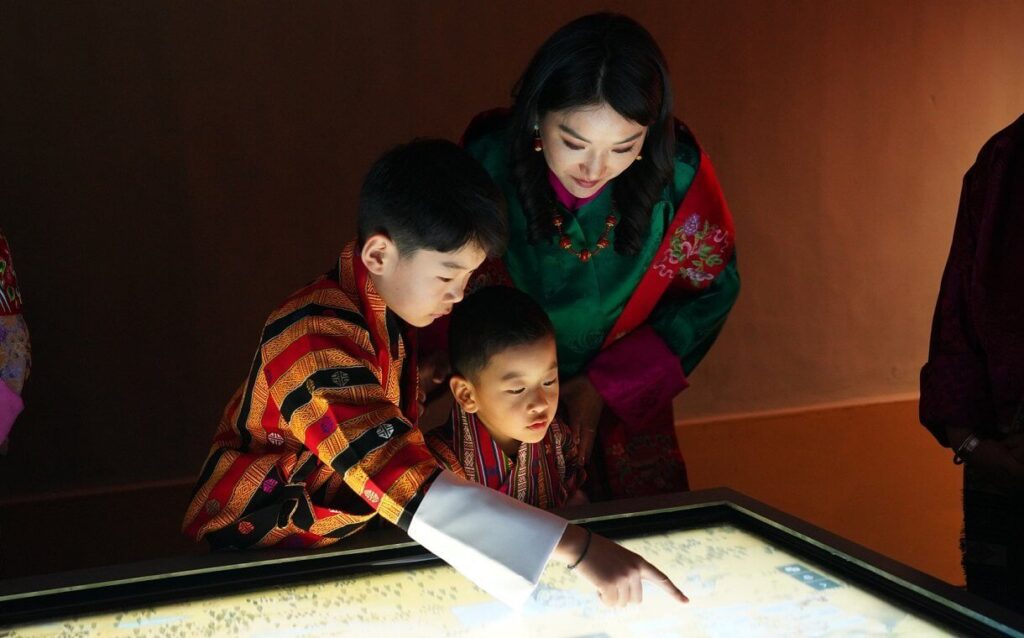 La Reina de Butan asiste a la ceremonia de reapertura del Palacio Wangduechhoeling 6 1024x638 - La Reina Jetsun Pema Encabeza la Reapertura del Palacio Wangduechhoeling