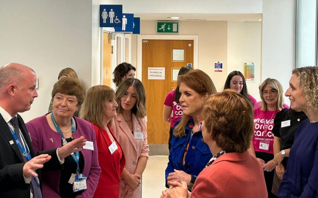 La duquesa de York visita el Nightingale Center en Wythenshawe 2 1024x638 - La Duquesa de York visita el Nightingale Center en Wythenshawe para apoyar la lucha contra el cáncer de mama