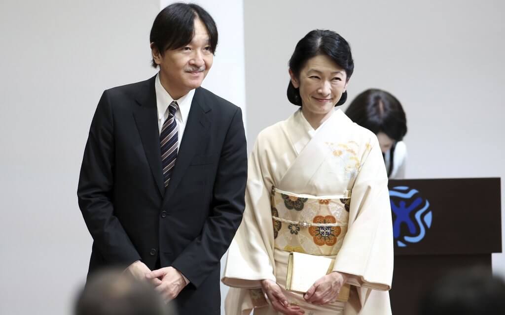 La pareja de príncipes herederos de Japón asiste a la ceremonia del Premio Planeta Azul 2024