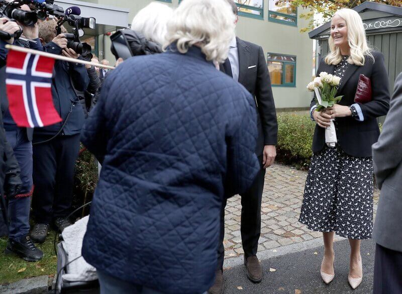 La pareja de principes herederos de Noruega visita el Instituto Nic Waal en Oslo 4 - Los príncipes herederos de Noruega visitan el Instituto Nic Waal en Oslo