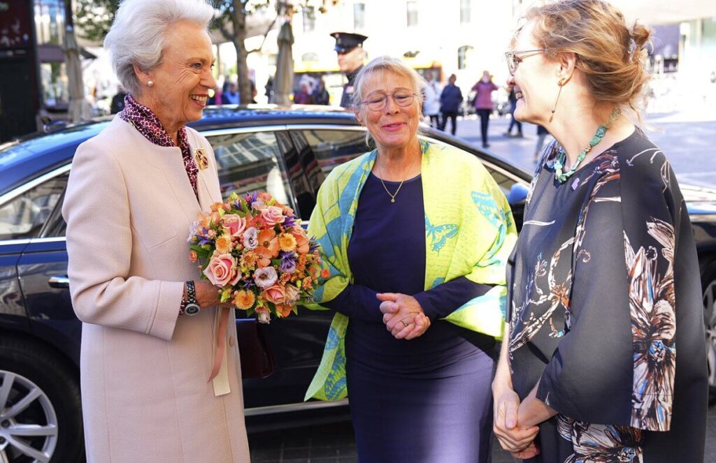 La princesa Benedicta entrega los premios a los investigadores de 2024 de la Asociacion de Alzheimer 2 1024x663 - La Princesa Benedicta Entrega los Premios a los Investigadores de 2024 de la Asociación de Alzheimer