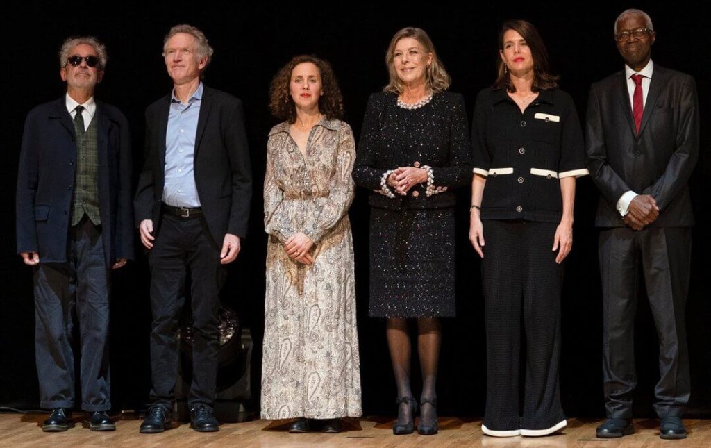 La princesa Carolina y sus hijas asisten a la ceremonia de entrega de premios de la Fundacion Principe Pierre 8 1024x645 - La princesa Carolina y sus hijas asisten a la ceremonia de entrega de premios de la Fundación Príncipe Pierre