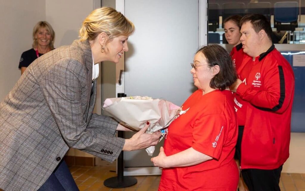 La Princesa Charlene impulsa la inclusión deportiva en el Torneo Europeo de Natación