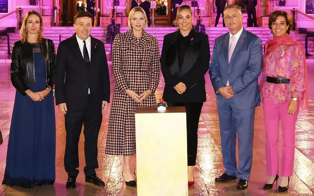 La Princesa Charlene de Mónaco Apoya la Concienciación sobre el Cáncer de Mama en el Evento Pink Ribbon Monaco