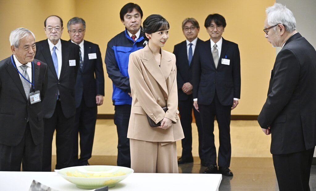 La princesa Kako visita el Museo Nacional de Artesania de Kanazawa 2 - La princesa Kako visita el Museo Nacional de Artesanía de Kanazawa