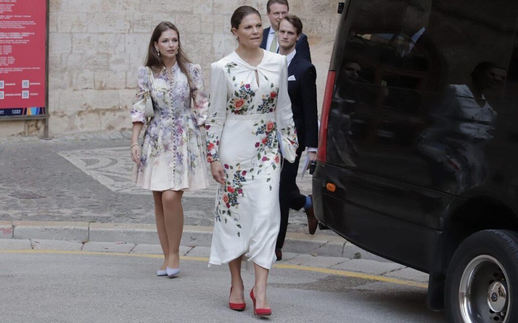 La princesa heredera Victoria asiste a una ceremonia de bautismo en Mallorca 2 1024x640 - La princesa heredera Victoria de Suecia asiste a una ceremonia de bautismo en Mallorca