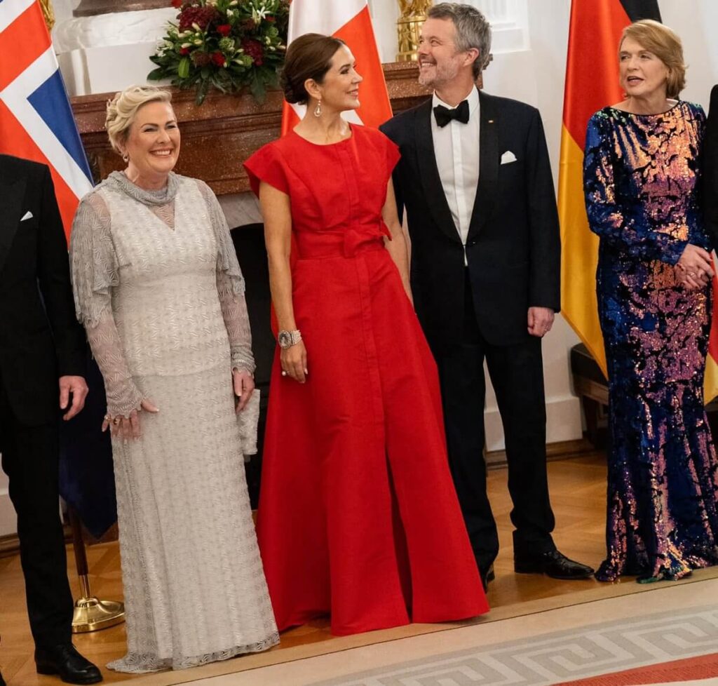 La realeza nordica asiste a la cena oficial en el Palacio Bellevue de Berlin 07 1024x978 - La realeza nórdica asiste a la cena oficial en el Palacio Bellevue de Berlín