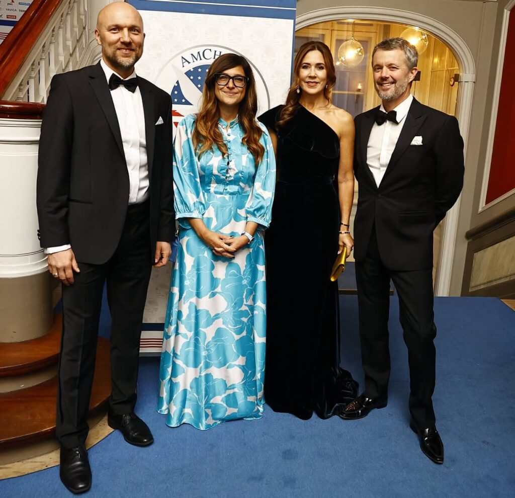 Los reyes de Dinamarca asisten a la gala del 25o aniversario de la AmCham 2 1024x990 - Los Reyes de Dinamarca celebran el 25º aniversario de la AmCham en una gala en Copenhague