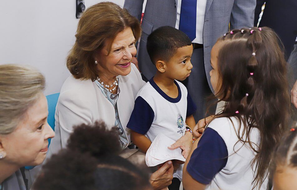 El Rey Carlos Gustavo y la Reina Silvia visitan la Fundacion para la Infancia en Brasil 2 - Visita Real en Brasil: El Rey Carlos Gustavo y la Reina Silvia recorren la Fundación Mundial para la Infancia