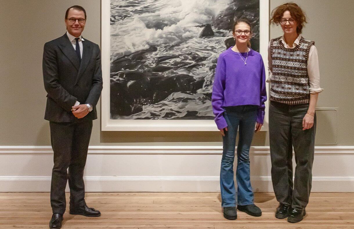 El Príncipe Daniel y la Princesa Estelle en la Exposición de Gunnel Wåhlstrand