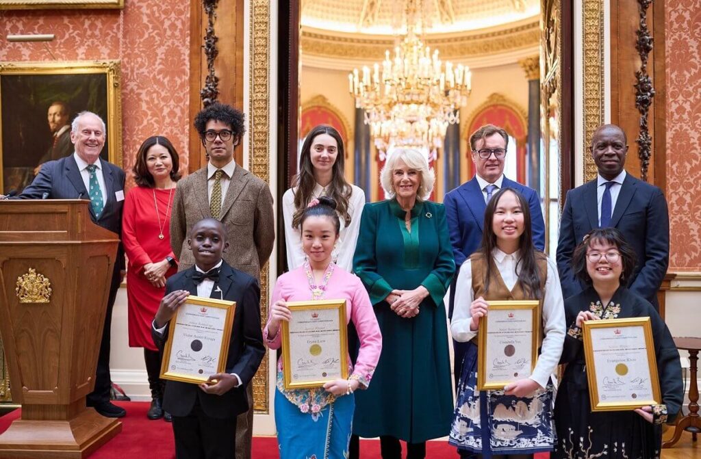 La Reina Camilla ofrece una recepcion para los ganadores del QCEC 2024 6 1024x671 - La Reina Camilla organiza una recepción en honor a los ganadores del Concurso de Ensayo de la Commonwealth 2024