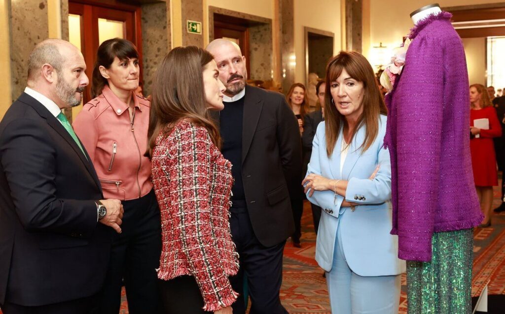 La Reina Letizia asiste a la entrega de los XIV Premios Luis Carandell de Periodismo 4 1024x638 - La Reina Letizia preside la entrega de los XIV Premios Luis Carandell de Periodismo