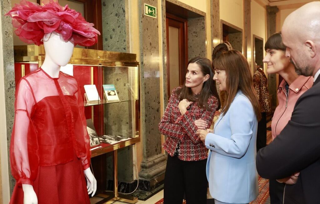 La Reina Letizia asiste a la entrega de los XIV Premios Luis Carandell de Periodismo 5 1024x655 - La Reina Letizia preside la entrega de los XIV Premios Luis Carandell de Periodismo