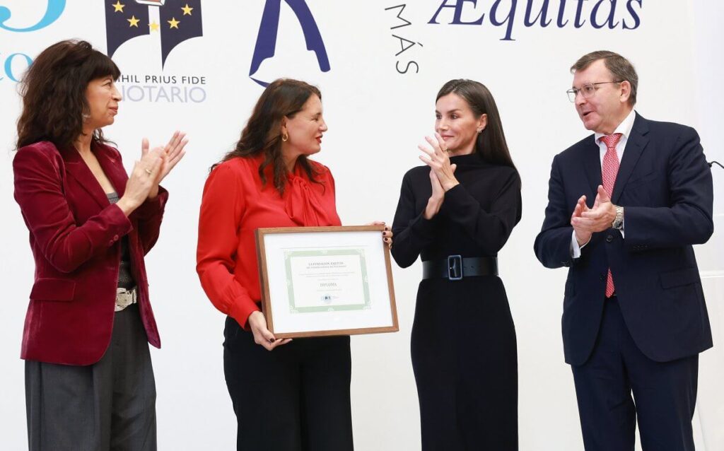 La Reina Letizia asiste al 25o Aniversario de la Fundacion Aequitas 3 1024x638 - La Reina Letizia celebra los 25 años de la Fundación Aequitas en una emotiva ceremonia en el Museo del Prado