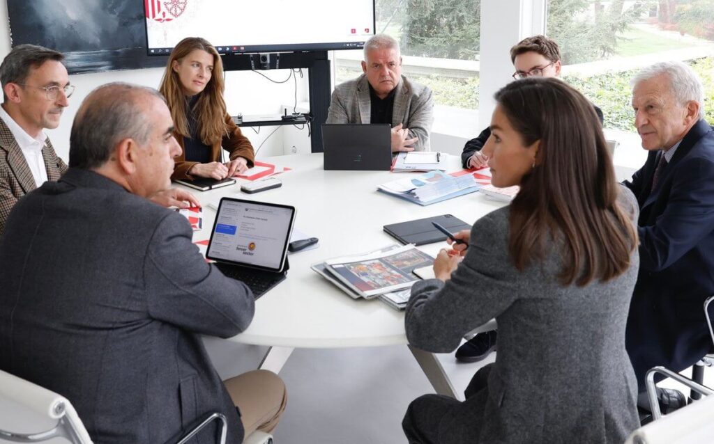 La Reina Letizia mantiene un encuentro con representantes de organizaciones sociales 3 1024x638 - La Reina Letizia y su Compromiso con las Organizaciones Sociales: Un Encuentro en el Palacio de la Zarzuela