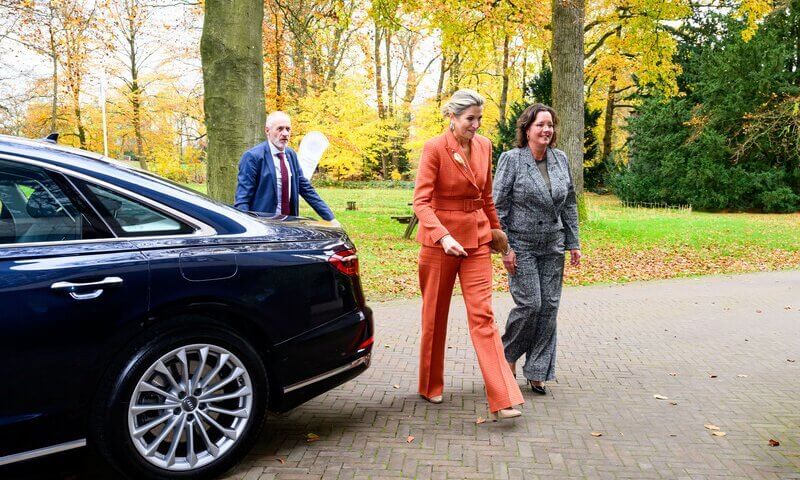 La Reina Máxima clausura el programa “Herstel Dichtbij” del Oranje Fonds