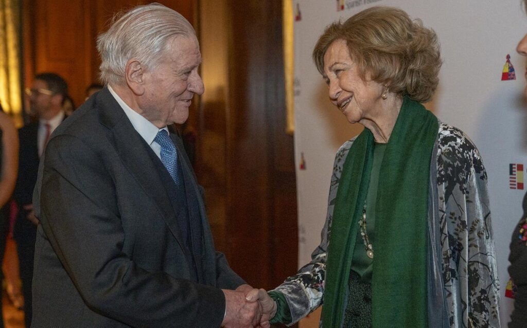 La Reina Sofia entrega el Premio Sofia a la Excelencia 2024 3 1024x638 - La Reina Sofía entrega el prestigioso 'Premio Sofía a la Excelencia 2024'