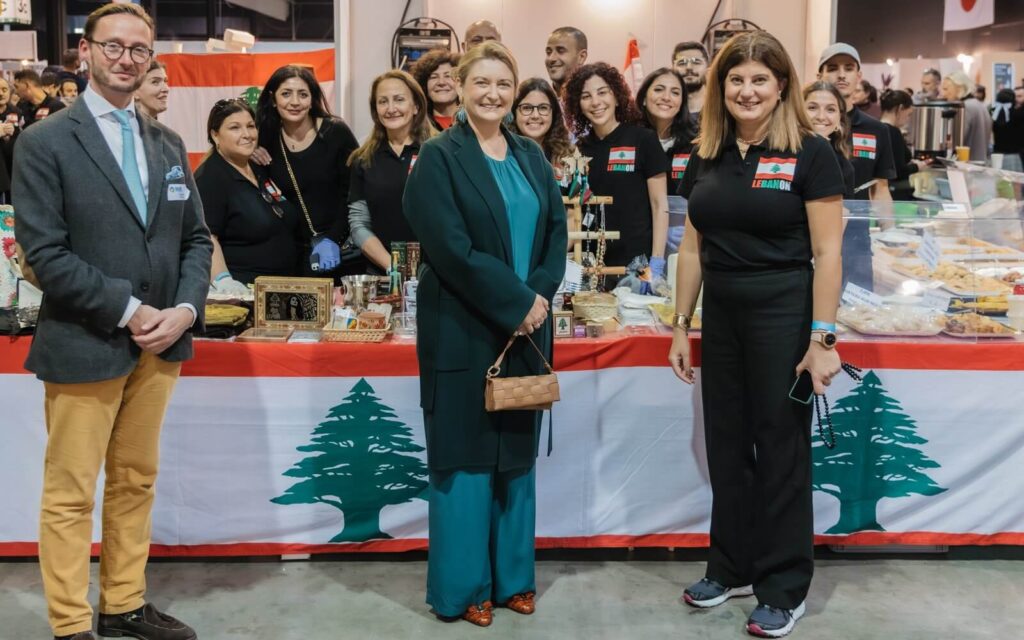 La duquesa Maria Teresa y la princesa Estefania visitan el Bazar 2024 03 1024x640 - La Gran Duquesa María Teresa y la Princesa Estefanía en el Bazar Internacional 2024