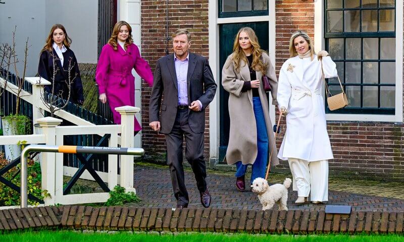 La familia real holandesa protagoniza la sesión fotográfica de otoño de 2024 en el Begijnhof de Ámsterdam