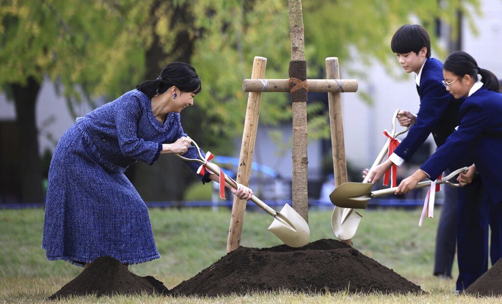 La princesa Kako asiste a la 41a Feria Nacional de Ecologizacion Urbana 7 - La Princesa Kako de Japón participa en la 41ª Feria Nacional de Ecologización Urbana en Kawasaki