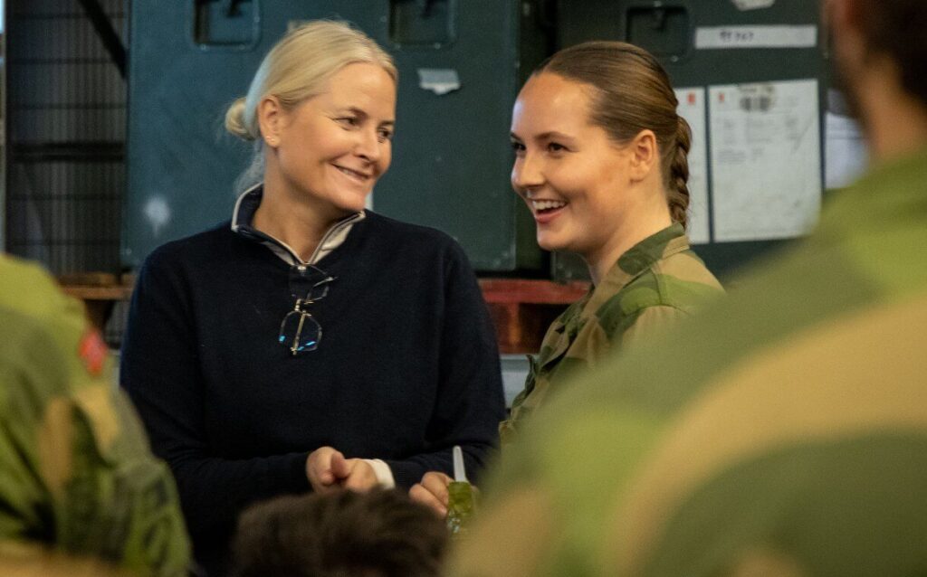 La princesa heredera Mette Marit visita el Batallon de Ingenieros del Ejercito en Troms 1 1 1024x638 - La princesa heredera Mette-Marit visita el Batallón de Ingenieros del Ejército en Troms