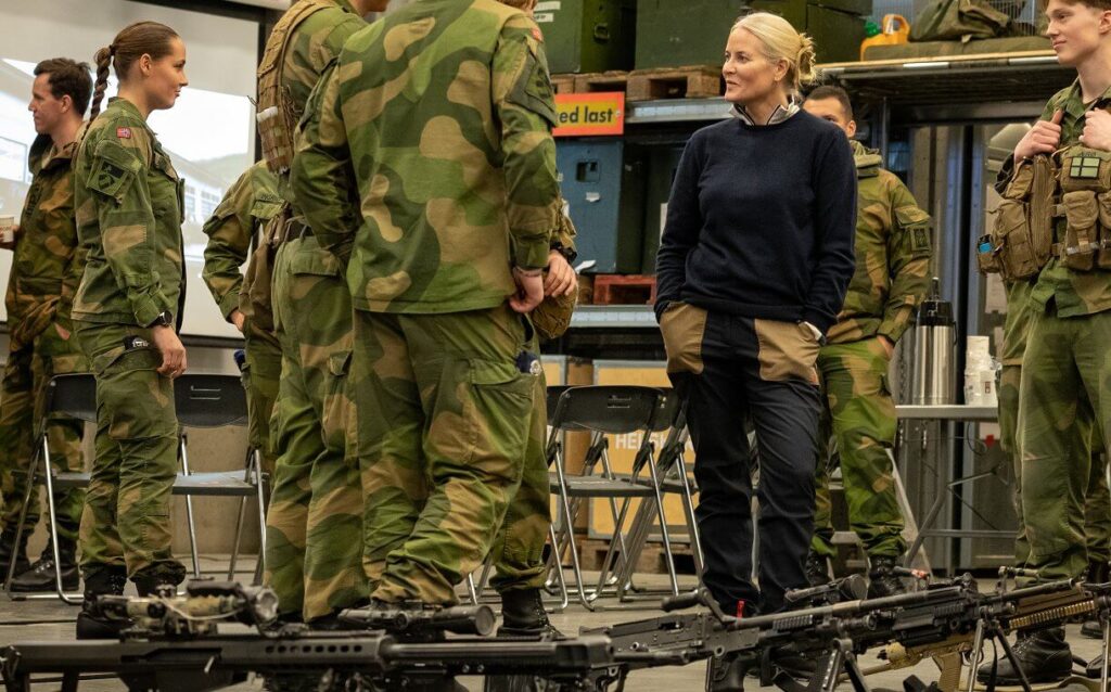 La princesa heredera Mette Marit visita el Batallon de Ingenieros del Ejercito en Troms 3 1024x638 - La princesa heredera Mette-Marit visita el Batallón de Ingenieros del Ejército en Troms