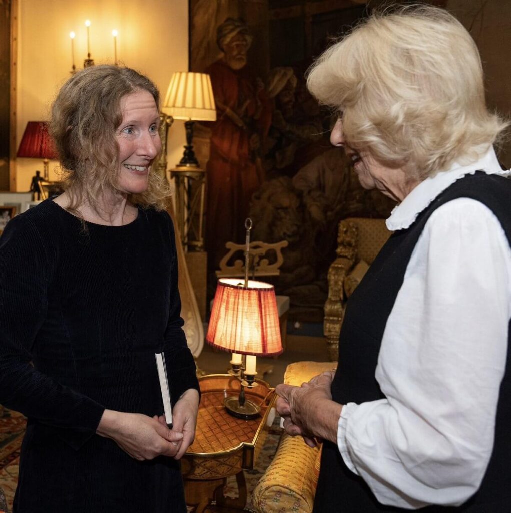 La reina Camilla organiza una recepcion para los finalistas del Premio Booker 2024 3 1021x1024 - La Reina Camilla recibe a los finalistas del prestigioso Premio Booker 2024