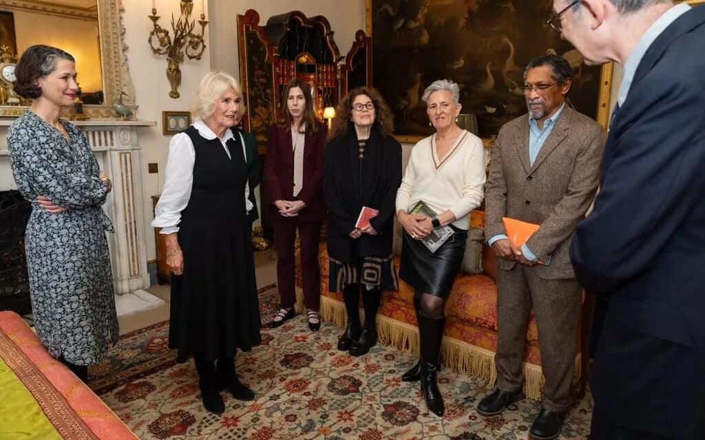 La reina Camilla organiza una recepcion para los finalistas del Premio Booker 2024 4 - La Reina Camilla recibe a los finalistas del prestigioso Premio Booker 2024