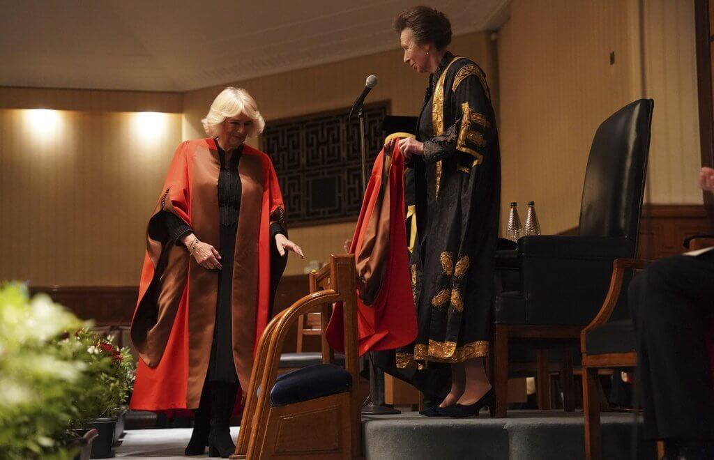 La reina Camilla recibe un titulo honorifico de la Universidad de Londres 3 - La Reina Camilla es galardonada con un título honorífico por la Universidad de Londres